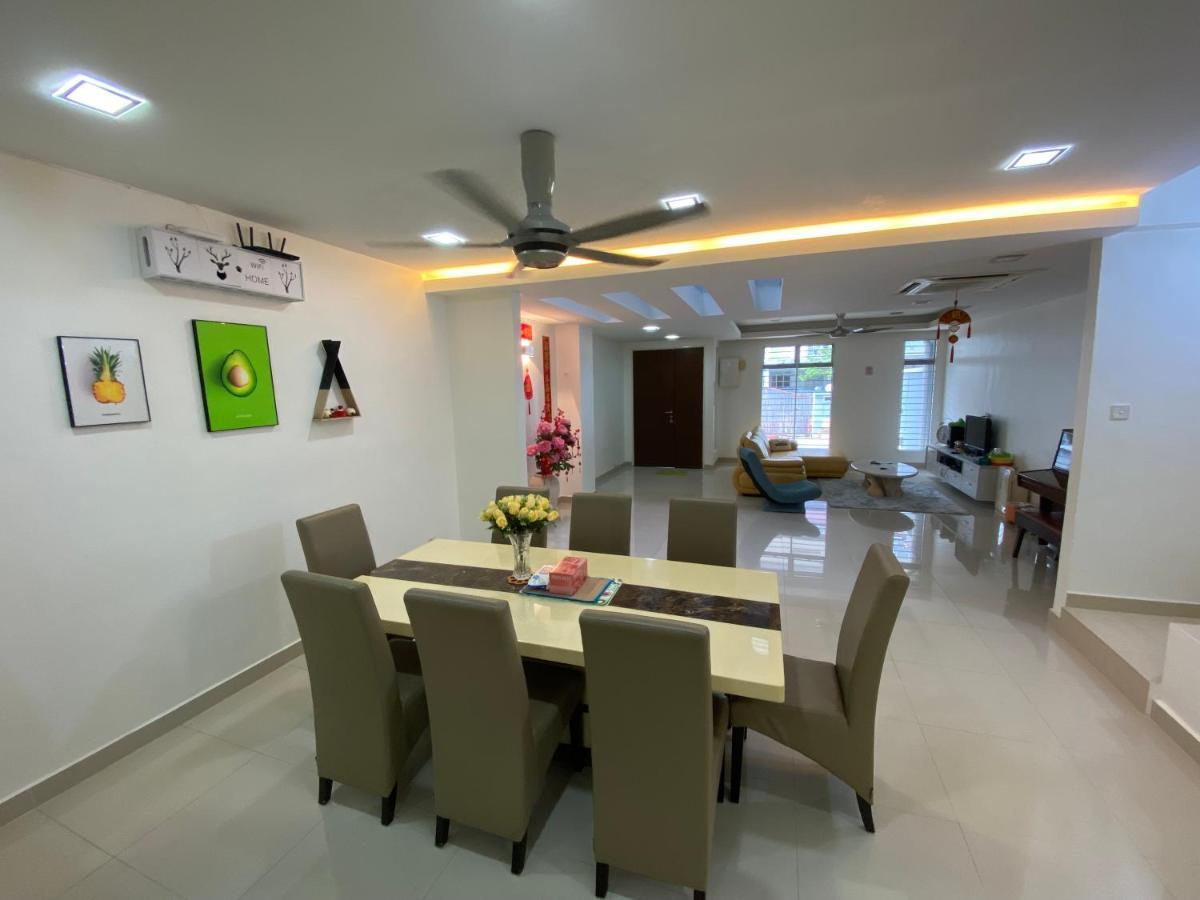 Entire Residential Home•Jia Residences Bkt Serdang沙登温暖的家 Seri Kembangan Exterior foto