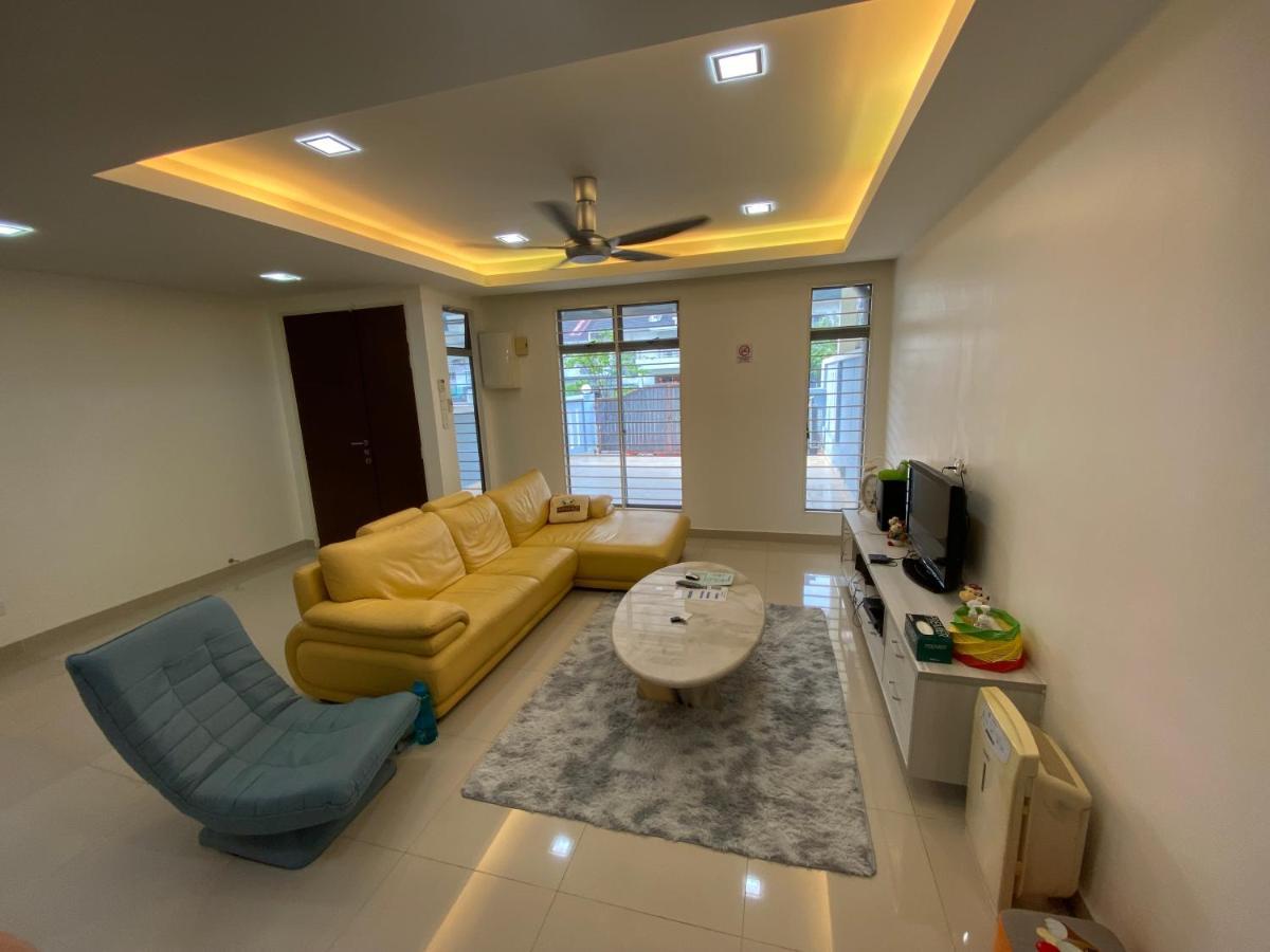 Entire Residential Home•Jia Residences Bkt Serdang沙登温暖的家 Seri Kembangan Exterior foto