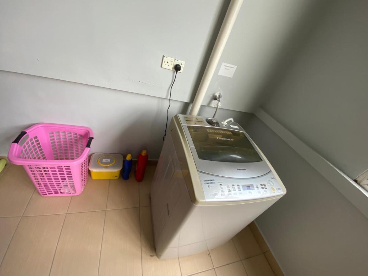 Entire Residential Home•Jia Residences Bkt Serdang沙登温暖的家 Seri Kembangan Exterior foto