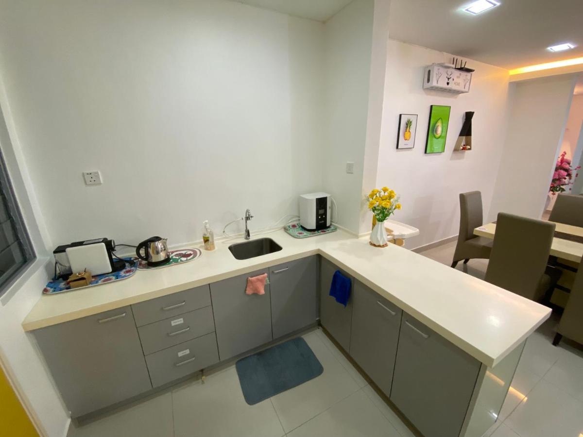 Entire Residential Home•Jia Residences Bkt Serdang沙登温暖的家 Seri Kembangan Exterior foto